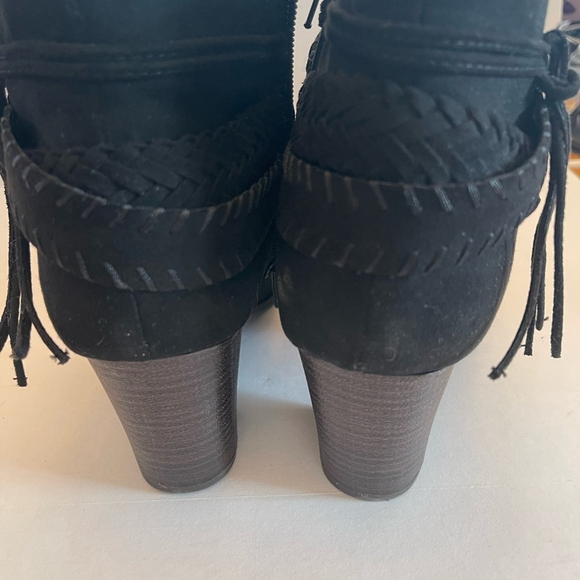 Fergalicious Women’s Black Capital Suede Ankle Boots Tassle Side Zip Size 8.5 - Picture 4 of 10